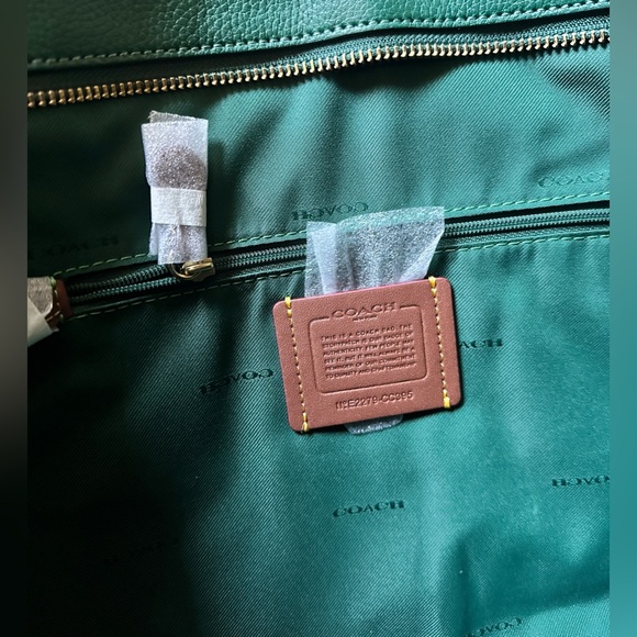 ❌SOLD❌NWT- COACH Taylor Pebbled Leather Gold Tone Tote Bag - Dark Pine/Green - Picture 4 of 5